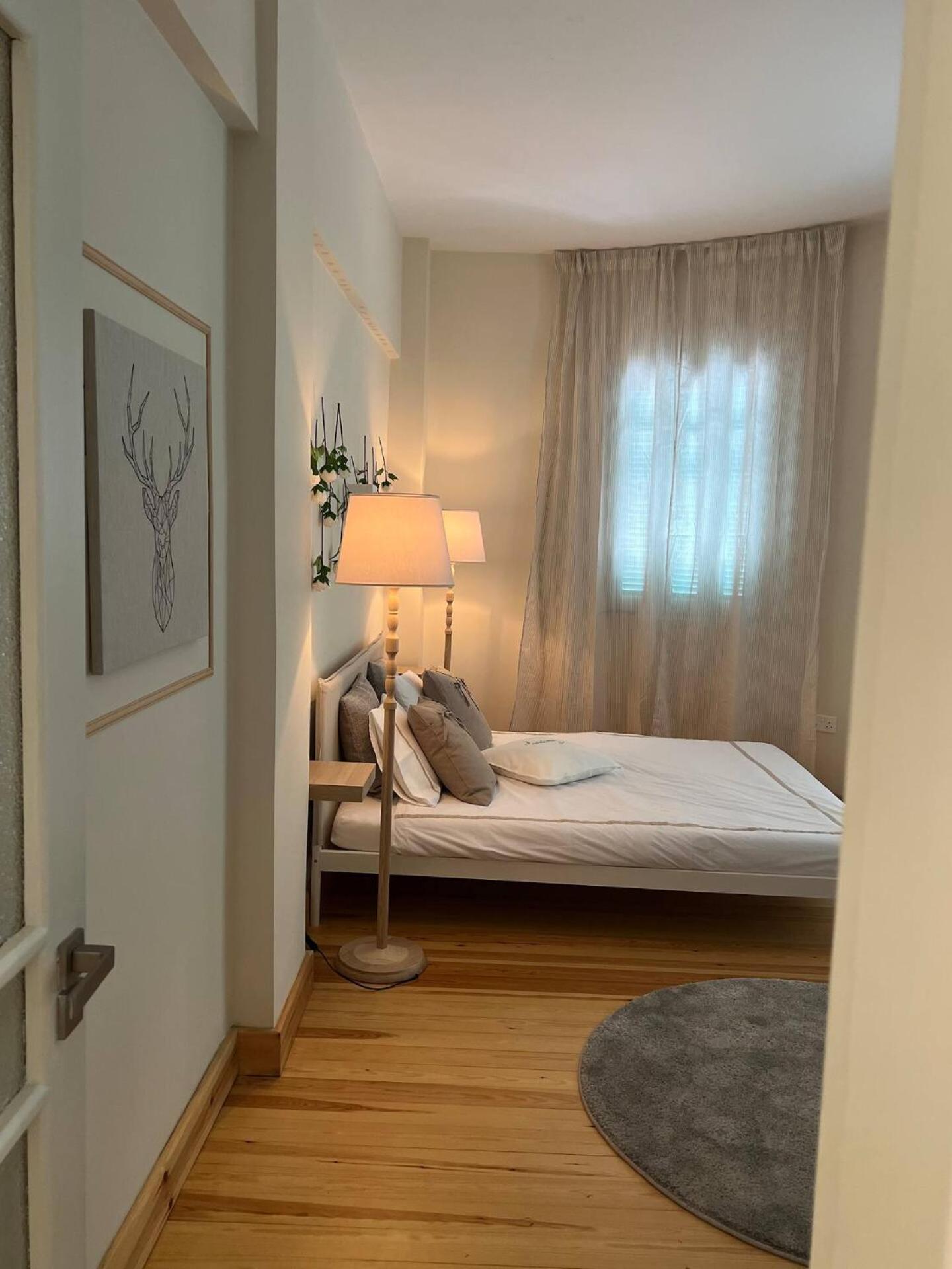 Centre Luxury Renovated Apartment *